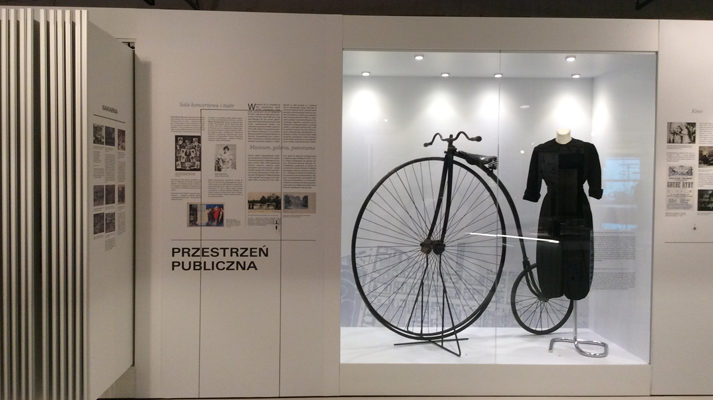 projekt-wystawy-miasto-nowoczesnosc-uniwersytet-warszawski-bicykl